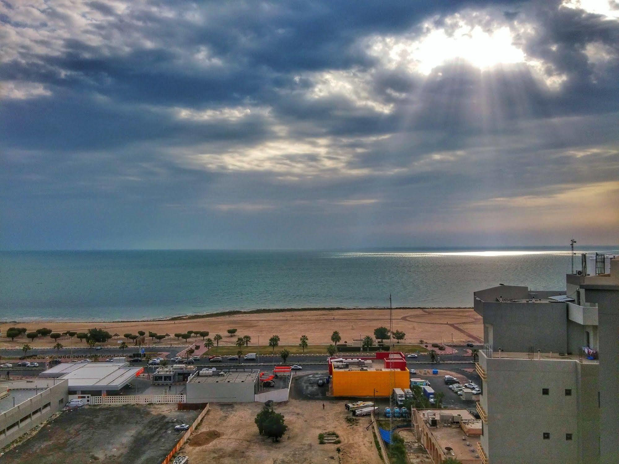 Bravo Royal Hotel Suites Kuwait City Exterior foto