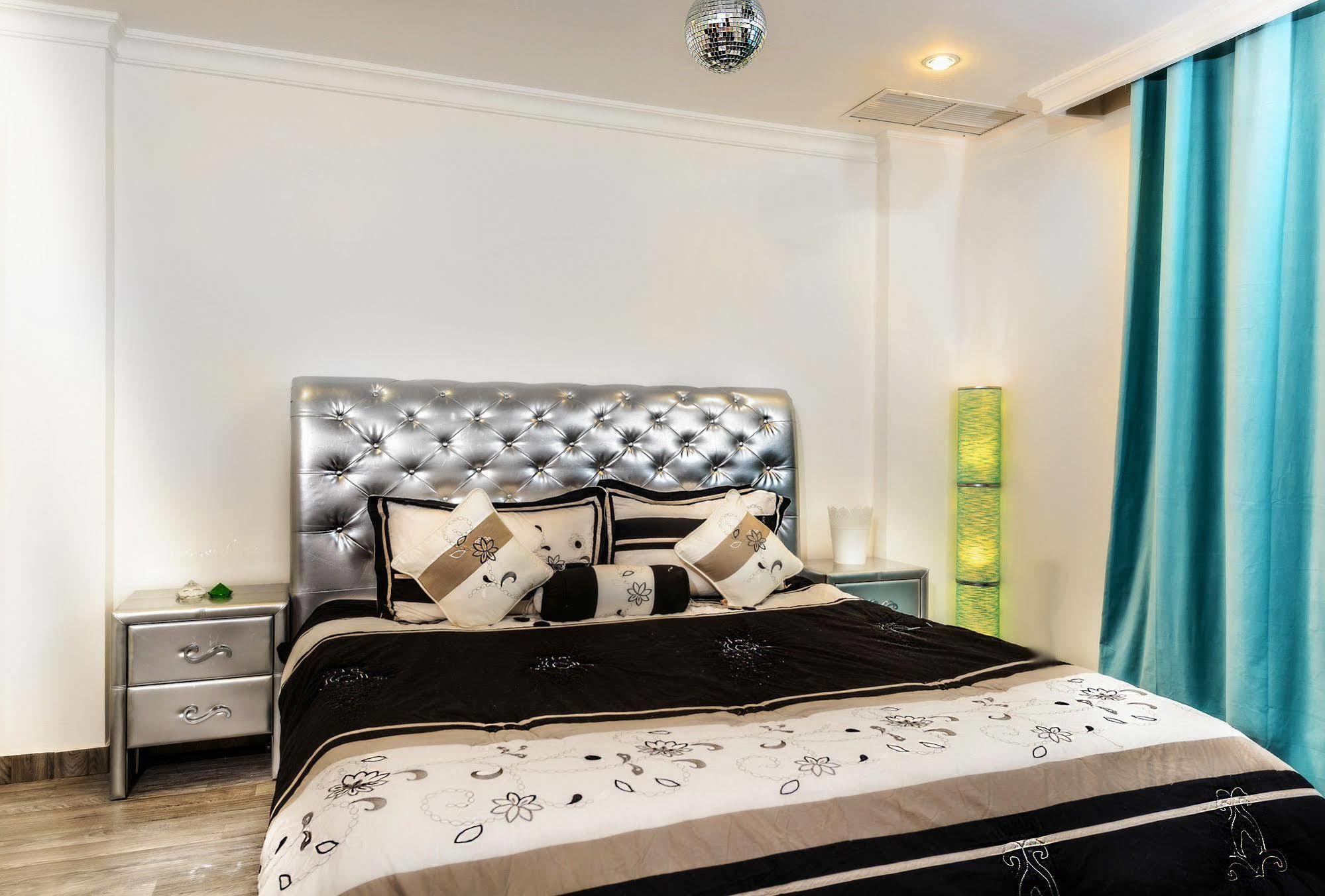 Bravo Royal Hotel Suites Kuwait City Exterior foto