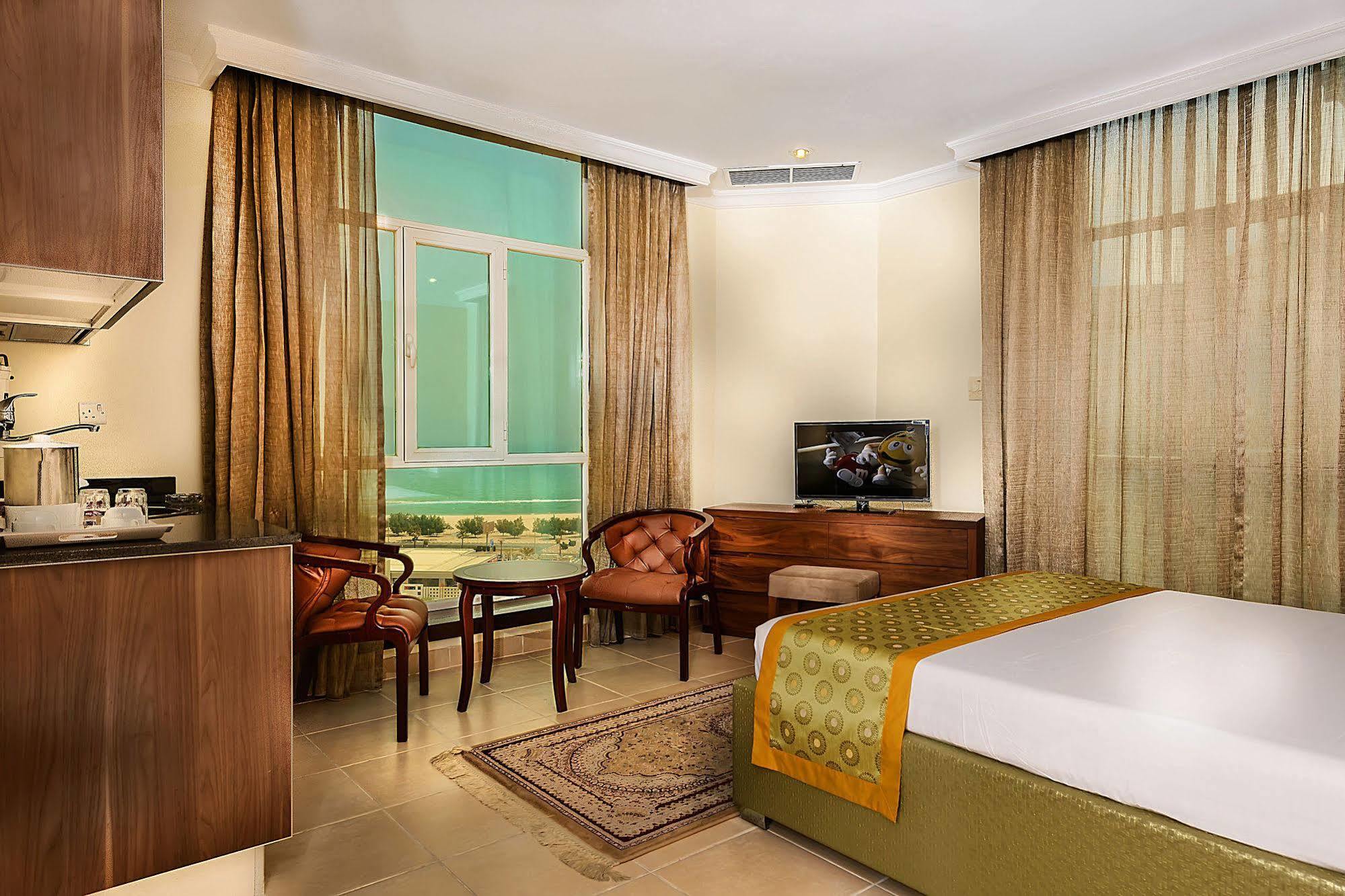 Bravo Royal Hotel Suites Kuwait City Exterior foto