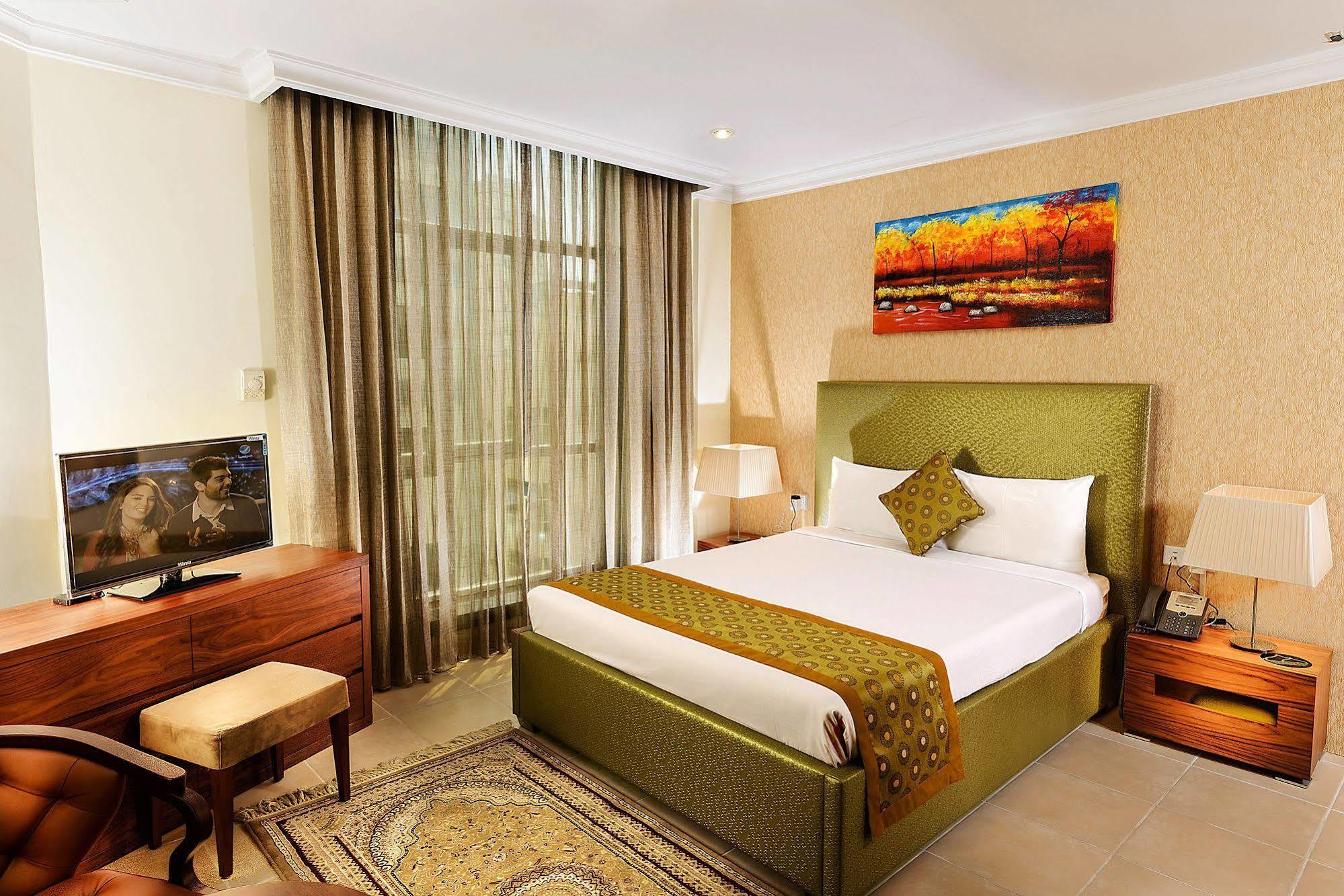 Bravo Royal Hotel Suites Kuwait City Exterior foto