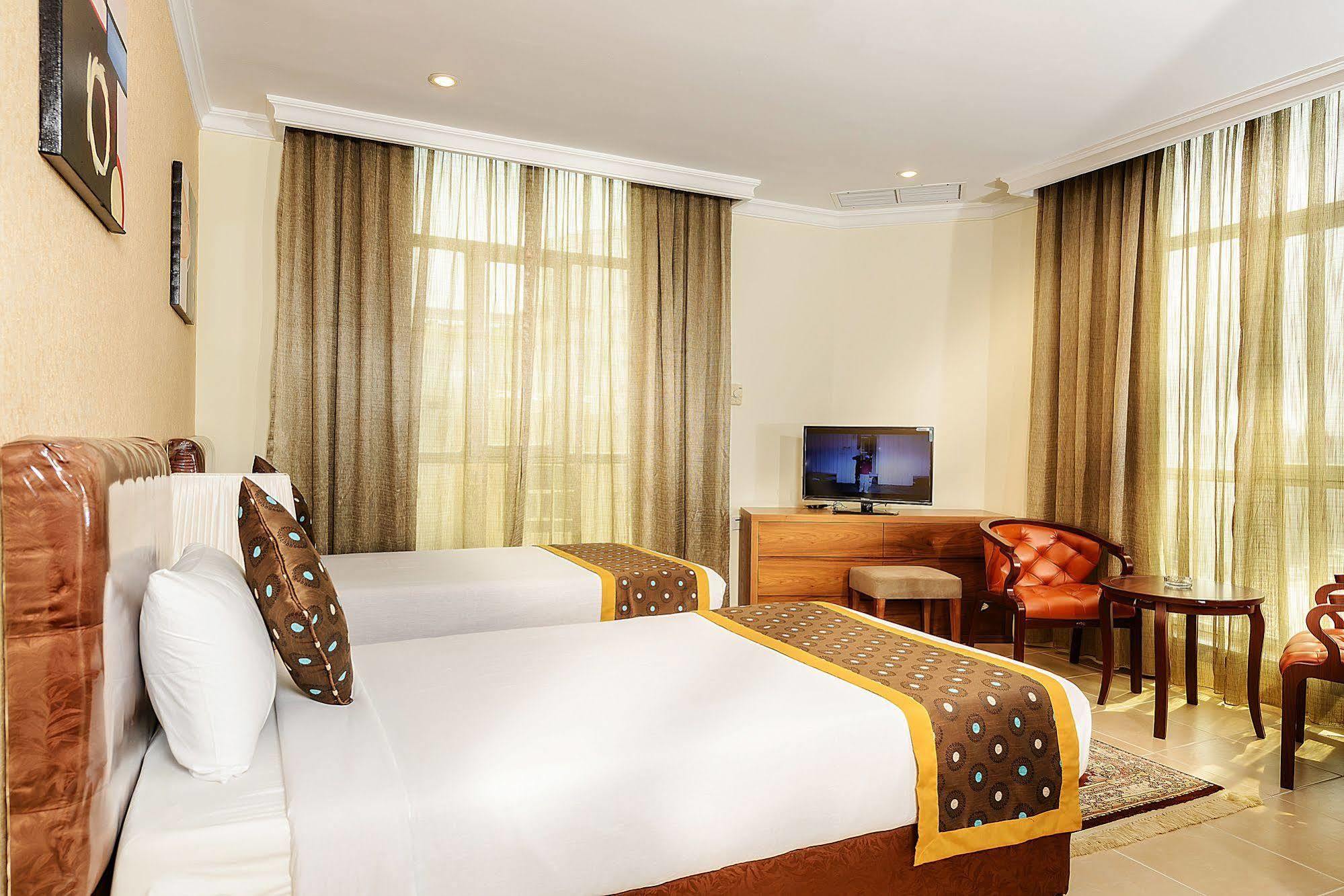 Bravo Royal Hotel Suites Kuwait City Exterior foto